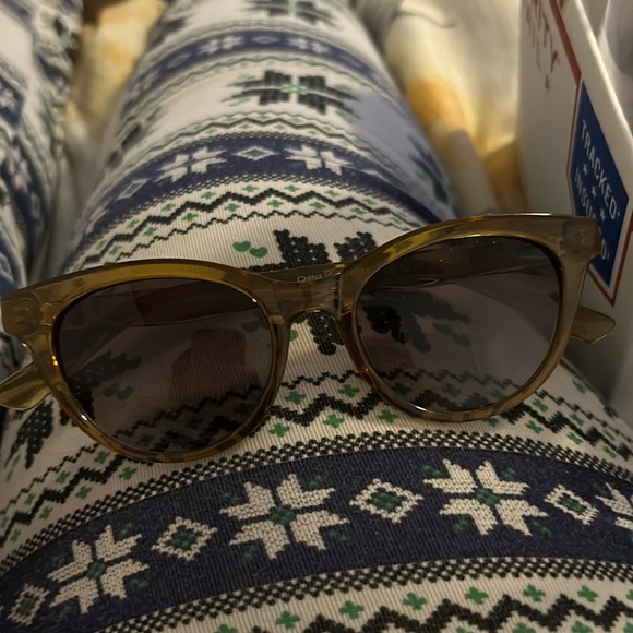 Accessories - nwot tags sunglasses